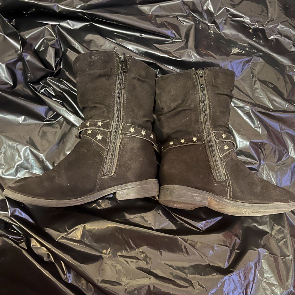 Kid black boot